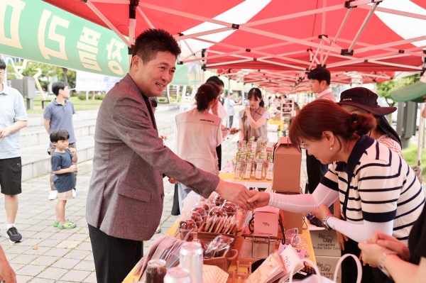 축제의 계절 가을의 시작을 알리는 ‘별빛광장 플리마켓’ 성황리 개장