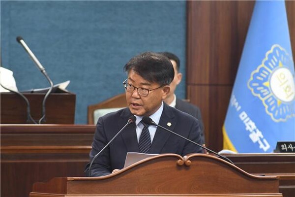인천 미추홀구의회 이수현 의원은 제290회 임시회 본회의에서 도화동 데이터센터 건립 문제와 주안4구역 재개발 추진 과정 등을 두고 집행부의 불통 행정을 강하게 비판했다. (사진제공= 미추홀구의회)