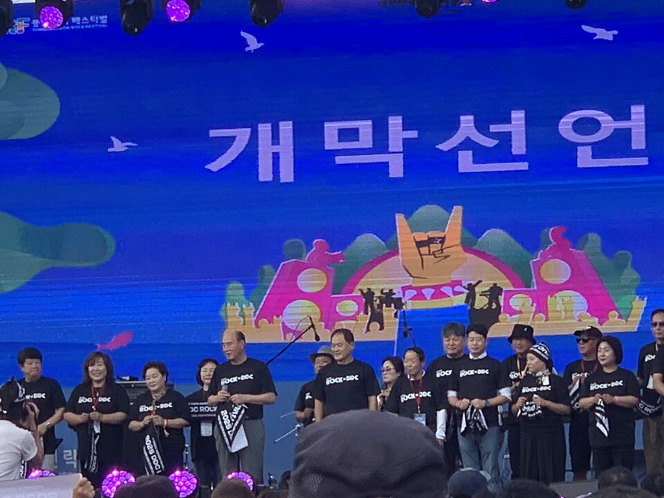 박형덕 동두천시장과 김승호 시의장을 비롯해 시·도의원 등이 개막식에 대거 참석해 자리를 빛냈다. (사진=오기춘 기자)