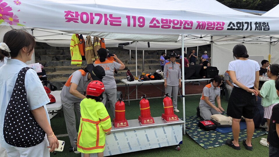 이천시 호법면이 지난 13일부터 14일까지 호법레포츠공원과 복하천 일원에서 ‘제3회 호법꽃축제’를 열고 시민과 관광객들의 발길을 사로잡았다. (사진=송석원 기자)