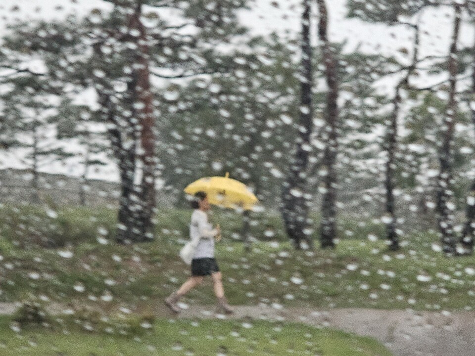 17일 수요일 수도권지역(경기·인천 등)은 대체로 흐리고, 전날(12일)부터 내리던 비가 계속 이어져 저녁까지 내리겠다. 예상 강수량은 서울·인천·경기도 10~60㎜, 많은 곳(경기남부)은 80㎜ 이상이겠다. 서해5도는  5~20㎜ 정도겠다. (사진=순정우 기자)
