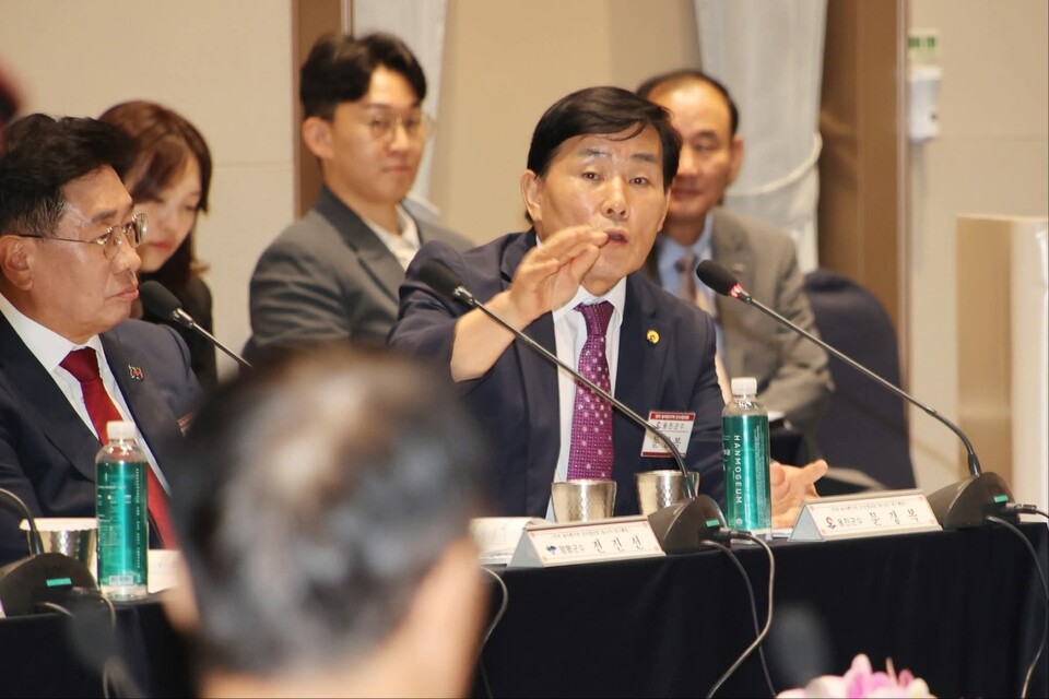 문경복 옹진군수가 농어촌 기본소득 시범사업 추진과 관련해 “지자체 재정부담이 과도하다”며 정부와 광역단체의 분담 비율 상향을 촉구했다. (사진=문경복 옹진군수 페이스북)