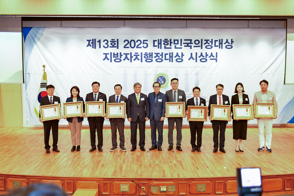연제창 포천시의회 부의장이 지방자치 발전과 시민 삶의 질 향상에 기여한 공로를 인정받아 ‘지방자치발전 공헌대상’을 수상했다. (사진제공=포천시의회)