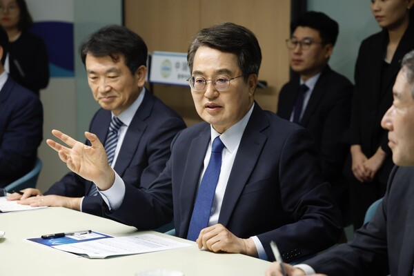 26일 오후 난징 더지플라자에서 열린 종루이코리아 이차전지 투자협약 체결식에서 김동연 경기도지사가 인사말을 하고있다. (사진제공=경기도)