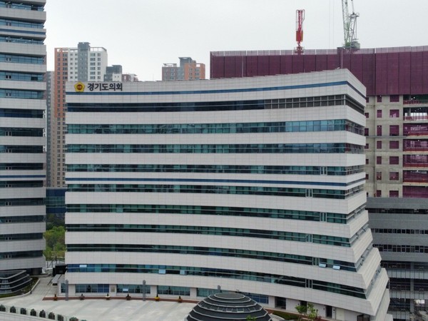 경기도의회가&nbsp;‘경기도 행정기구 및 정원 조례 일부개정조례안’ 통과 시키면서&nbsp;의정국장직 신설이 확정됐다. 사진은 경기도의회 전경. (사진=중앙신문DB)