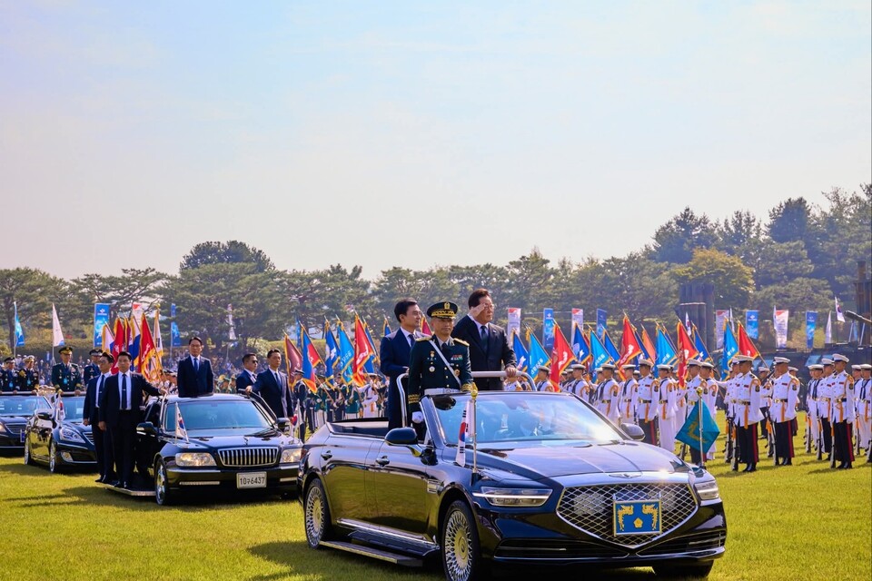 제77주년 국군의 날을 맞아 이재명 대통령은 1일 계룡대에서 열린 기념식에서 “군은 국민을 지키는 국민의 군대여야 한다”며 민주적 군대와 강력한 자주국방을 동시에 강조했다. (사진=이재명 대통령 페이스북)