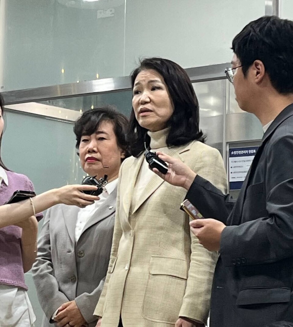 이진숙 전 방송통신위원장이 5일 오후 자신의 페이스북에 장문의 글을 올려 체포·석방 과정 전반을 “정치적 탄압”으로 규정하고 지지층 결집을 호소했다. (사진=조배숙 의원 페이스북)