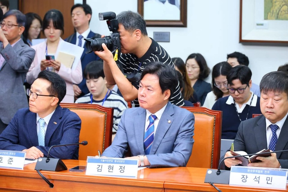 더불어민주당 김현정 대변인은 1일 오전 국민의힘의 대통령실 앞 현장 의원총회를 정면으로 비판하며 “내란종식 방해이자 대선 불복”이라고 강도 높게 규탄했다. (사진=김현정 대변인 페이스북)