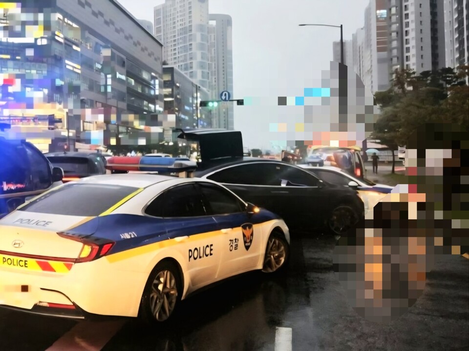 시흥에서 차량 절도범이 도심 한복판에서 순찰차와 시민 차량을 들이받으며 저항하다 경찰의 공포탄과 테이저건에 제압됐다. 같은 날 수원·고양·용인에서도 사건사고가 잇따라 발생했다. (사제공=경기도소방재난본부)