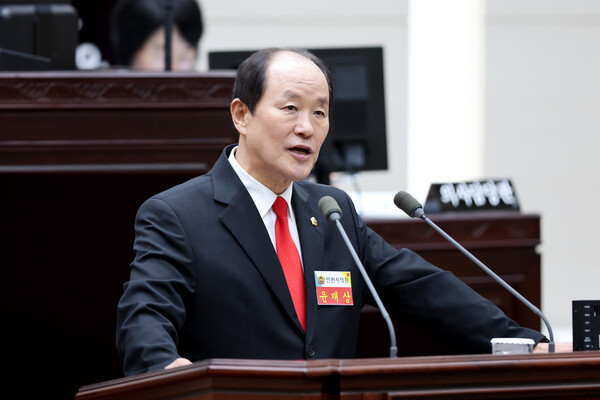 윤재상 인천시의회 의원이 강화군을 ‘평화의 섬’으로 조성하기 위한 적극적인 정책 전환과 정부·인천시의 지원을 강력히 촉구했다. (사진제공=인천시의회)