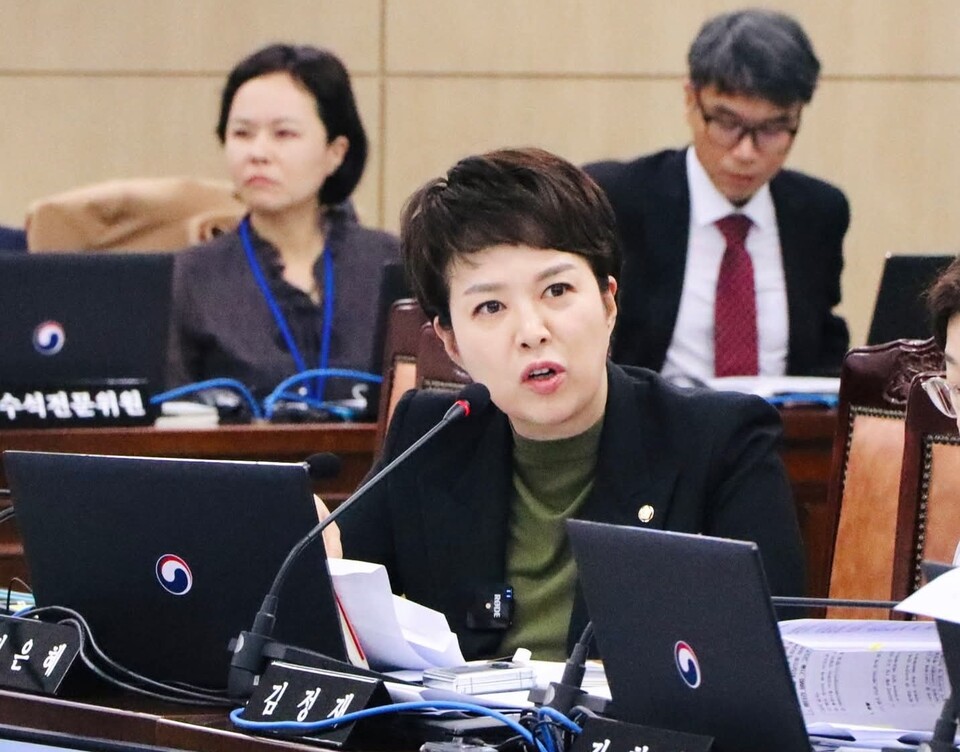 국민의힘 김은혜 국회의원(성남시분당구을)이 24일 오전 자신의 SNS에 글을 올려 민주당이 강행 처리한 ‘노란봉투법(노조법 개정안)’을 강하게 비판했다. (사진=김은혜 의원 페이스북)