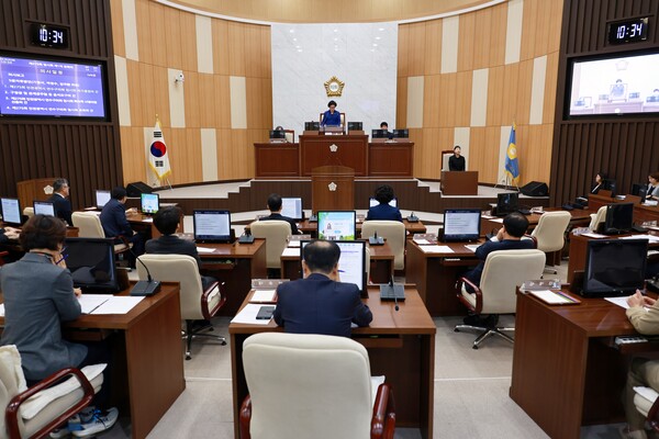 인천 연수구의회가 20일부터 28일까지 9일간의 일정으로 제275회 임시회를 열고 2026년도 주요업무계획 보고와 조례안 등 각종 안건을 심의하고 있다. (사진제공=연수구의회)