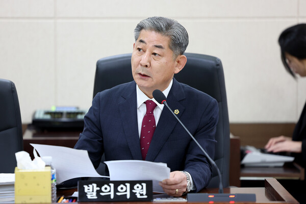정해권 의장이 지방이 더 이상 중앙의 하위기관이 아닌 대한민국 발전의 주체로 나서야 한다는 인천시민의 뜻을 담은 결의안을 발의했다. (사진제공=인천시의회)