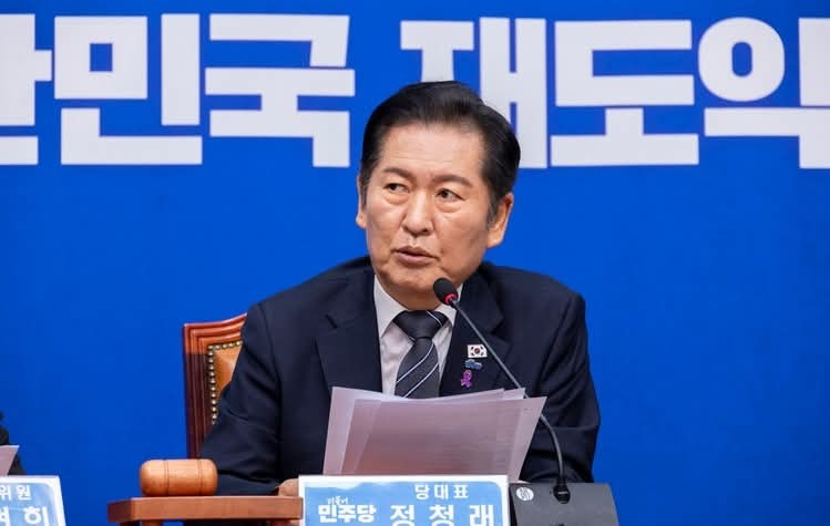 더불어민주당이 22일 국회 본청 당대표 회의실에서 열린 제172차 최고위원회의에서 다음 주 경주에서 개막하는 APEC 정상회의의 성공적 개최와 연내 사법개혁 완수를 두 축으로 내세웠다. 사진은 정청래 당대표. (사진=정청래 민주당 당대표 페이스북)