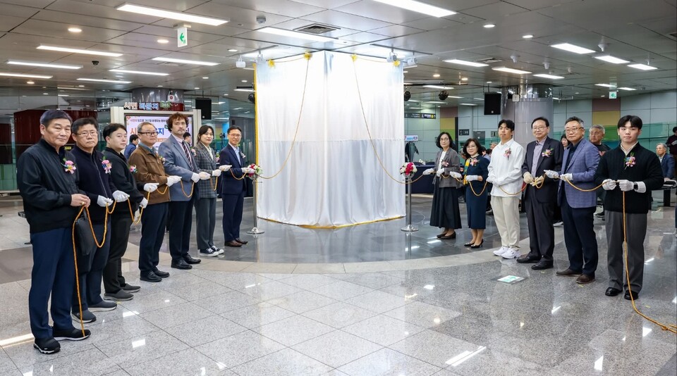 인천교통공사가 24일 부평구청역 고객쉼터를 시민 아이디어를 반영한 문화공간으로 새롭게 꾸며 ‘시민라운지365’를 개소했다. (사진제공=인천교통공사 SNS)