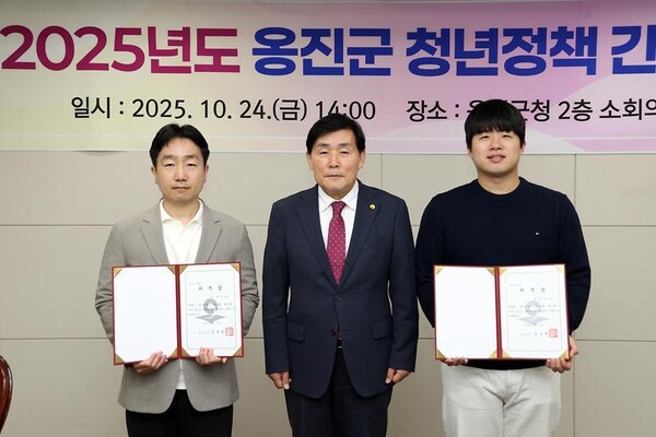 인천 옹진군이 지난 24일 2025년도 청년정책 간담회를 열고 청년 네트워크 구성과 정책 실효성 강화를 위한 구체적 방안을 논의했다. (사진제공=옹진군)