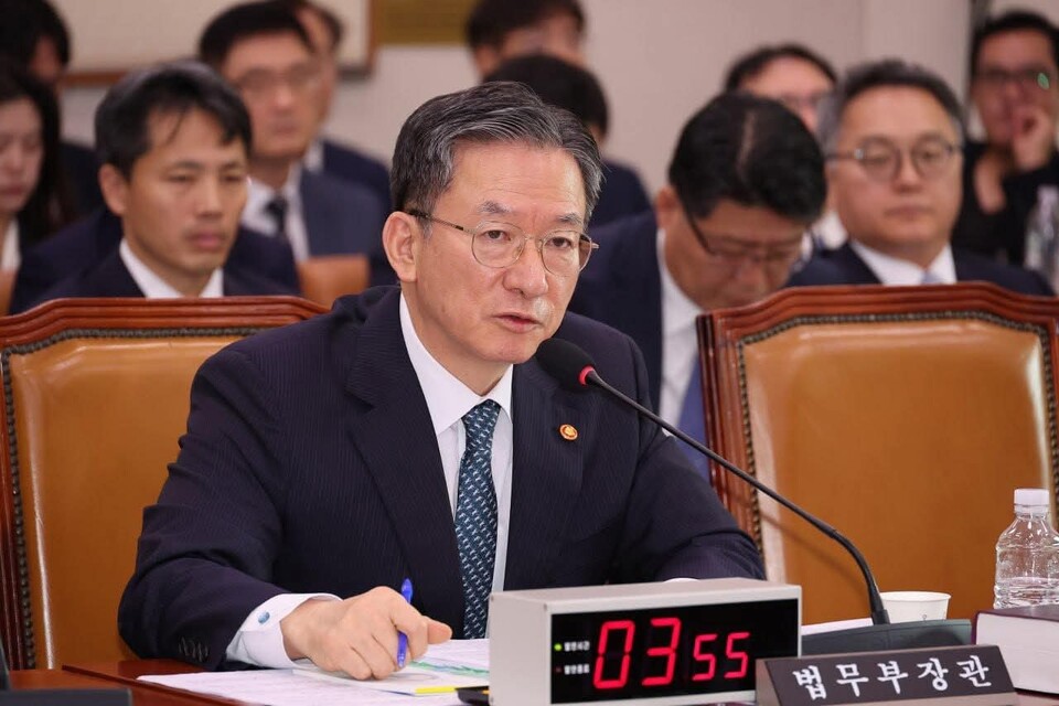 정성호 법무장관이 취임 100일을 맞아 검찰 개혁, 민생 회복, 국가폭력 청산에 집중하겠다고 밝혔다. (사진=정성호 법무장관 페이스북)