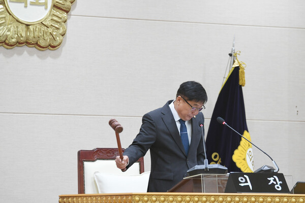 윤창철 의장이 3일 제382회 임시회 제1차 본회의를 주재하고 있다. (사진제공=양주시의회)