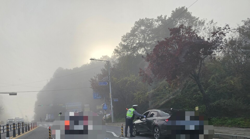 5일 오전 8시30분께 여주시 상동 영월근린공원 앞 도로 양방향에서 경찰이 출근길 운전자를 대상으로 음주운전 단속을 벌이고 있다. (사진=김광섭 기자)