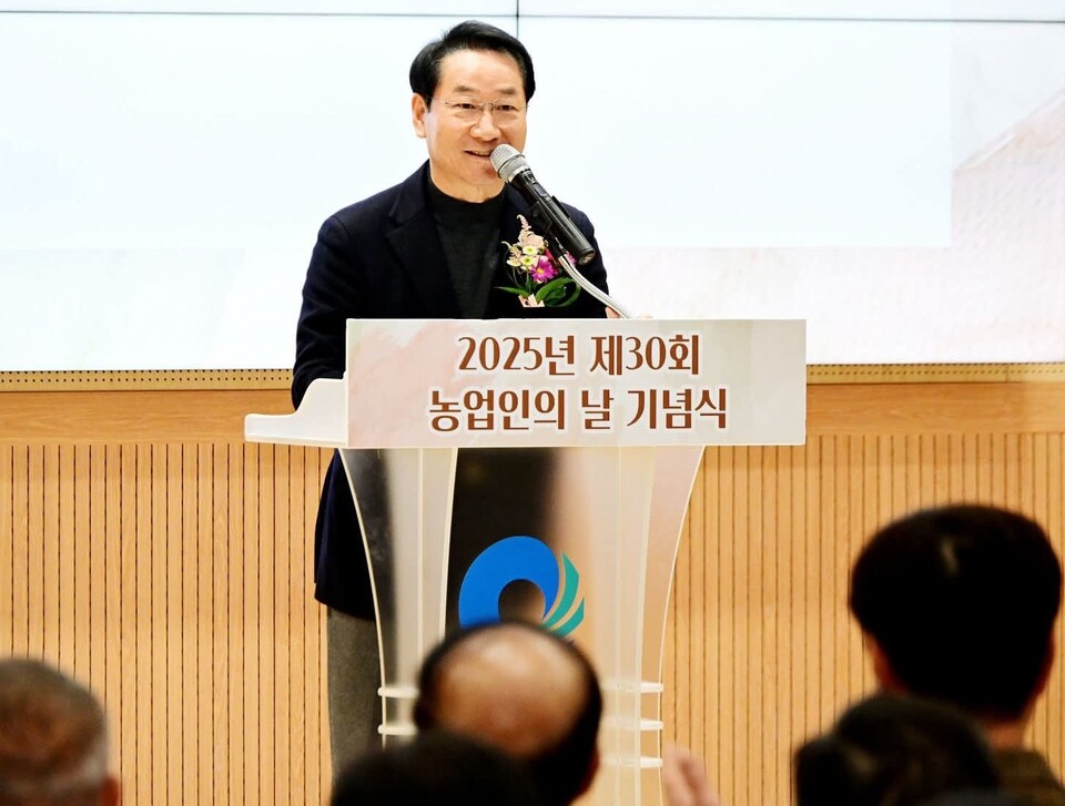 유정복 인천시장이 11일 자신의 SNS 계정에 인천시농업기술센터 대강당에서 열린 ‘제30회 농업인의 날 기념식’에 참석해 축사를 이어가며, 자신이 김포군수 시절 기념일을 처음 제정했던 배경을 직접 설명했다. (사진=유정복 인천시장 페이스북)