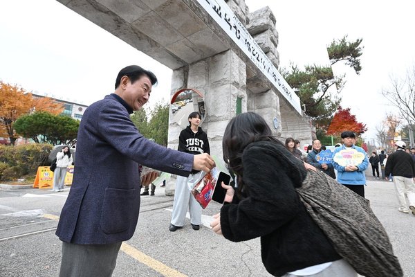 교육청소년과 의정부시 김동근 시장 수능 현장 찾아 수험생 격려