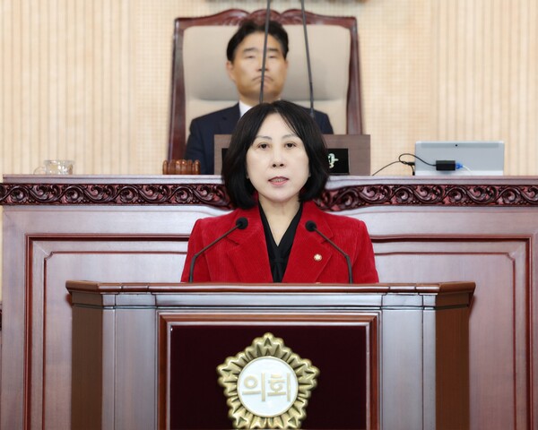 고덕희 고양특례시의회 국민의힘 대표의원이 제299회 정례회 대표연설에서 정쟁 중단과 민생 중심 의정 전환을 촉구했다. (사진제공=고양시의회)
