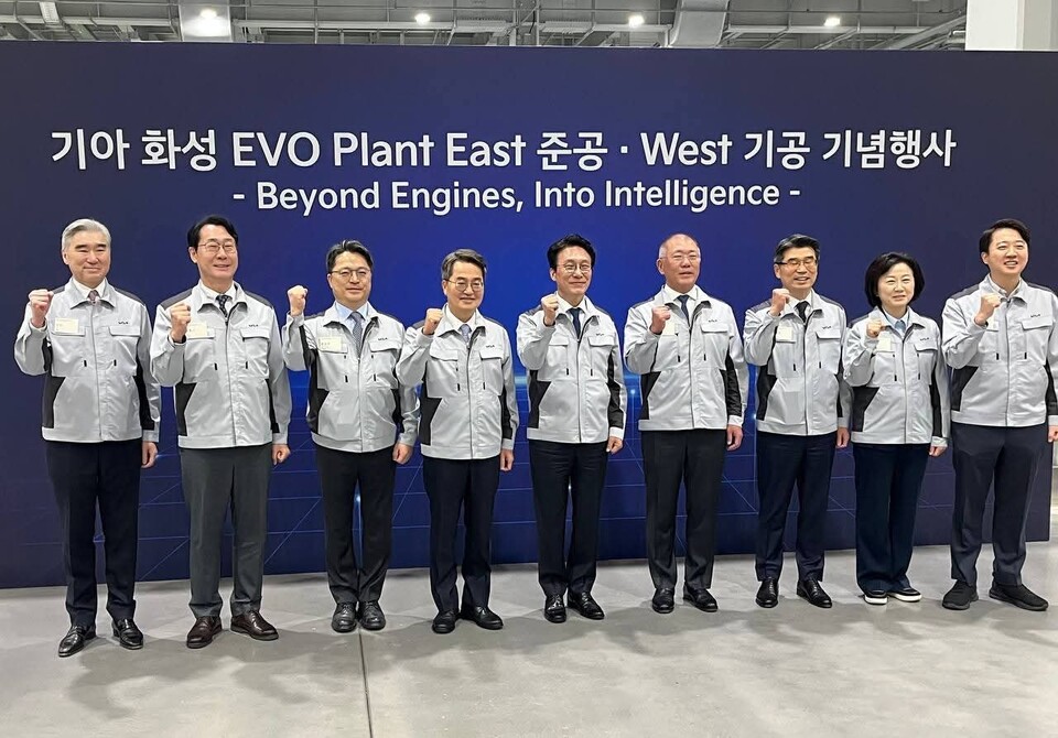 김동연 경기지사가 14일 자신의 페이스북을 통해 “경기도 화성에 국내 최대 PBV(목적기반차량) 전기차 전용공장이 만들어졌다”고 밝히며, 미래 모빌리티 산업의 새로운 전환점이 열렸다고 강조했다. (사진=김동연 경기지사 페이스북)