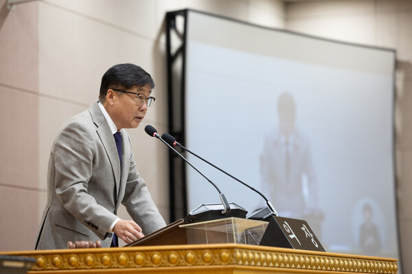 양주시의회는 14일 제382회 임시회를 폐회하고 12일간의 의사일정을 모두 마쳤다. 사진은 윤창철 의장이 제382회 임시회 제7차 본회의를 주재하고 있는 모습. (사진제공=양주시의회)