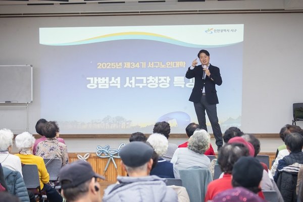 강범석 서구청장 서구 핵심 현안과 미래계획 어르신들에게 직접 전달 (인천서구 제공)