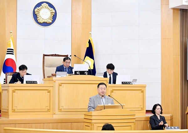 파주시가 20일 내년도 예산안 2조3599억원을 시의회에 제출하며 2026년 시정 운영계획을 공식 발표했다. (사진=김경일 파주시장 페이스북)
