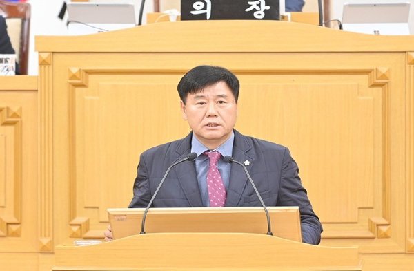 보도사진 파주시의회 이익선 의원 5분 자유발언 공릉천변 시민친화 생활형 파크골프장 설치 정책 제안
