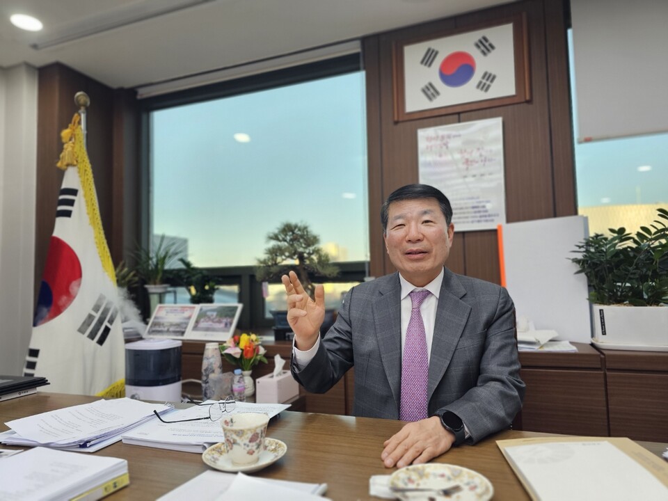 민선8기가 지나 3년간 추진한 8개 동 프로젝트가 완성되면 구리시는 수도권 동북부 최고의 미래도시로 자리매김할 것이라며 “이제 확실한 궤도에 오른 구리시의 미래를 시민과 함께 끝까지 완성할 것이라는 각오를 밝힌 백경현 구리시장.(사진=이건구 기자)