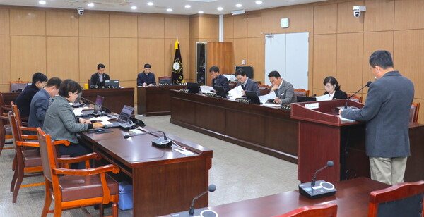이천시의회는 24일 상임위원회실에서 제257회 임시회 폐회 중 제1차 의회운영위원회를 열었다. (사진제공=이천시의회)