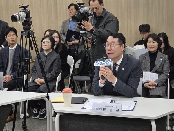 25일 오전 k-water 시화도시사업단에서 열린 화성 국제테마파크 핵심관계자 사업보고 및 상생협약식에서 정명근 화성시장이 인사말을 하고있다.