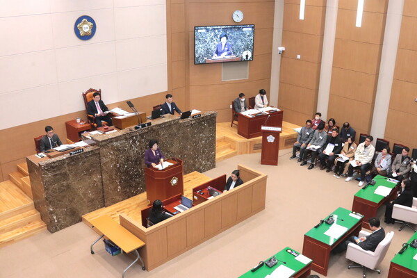 이천시의회가 1일 제258회 제2차 정례회를 열고 2026년도 본예산 심사에 본격 착수했다. (사진제공=이천시의회)