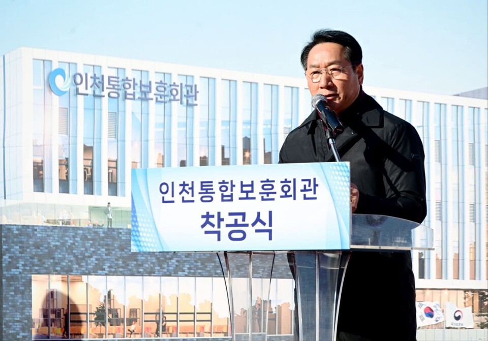 유정복 인천시장이 착공식 무대에서 인사말을 하는 모습. (사진=유정복 인천시장 페이스북)