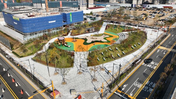 인천도시공사가 검단신도시 3단계 어린이공원 2곳을 인천 서구청에 인계해 시민에 개방했다. (사진제공=인천도시공사)