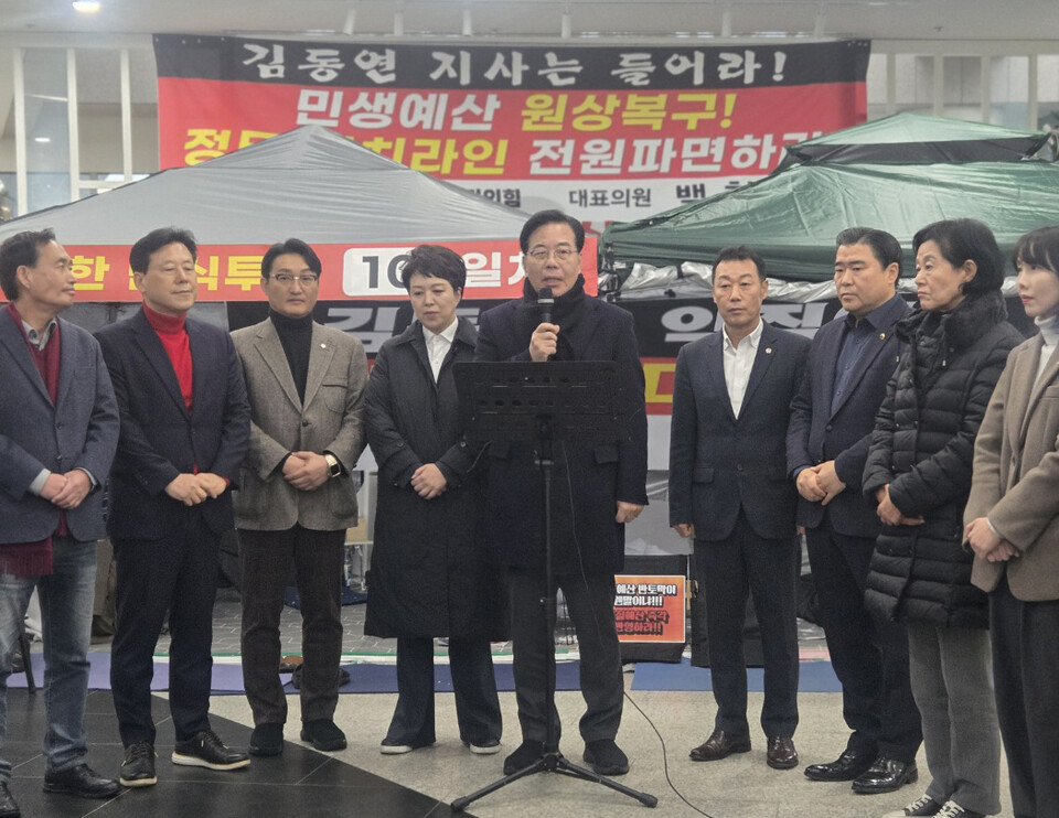 송언석 국민의힘 원내대표와 김은혜 국회의원이 5일 오전 경기도의회를 방문했다. (사진제공=경기도의회 국민의힘)