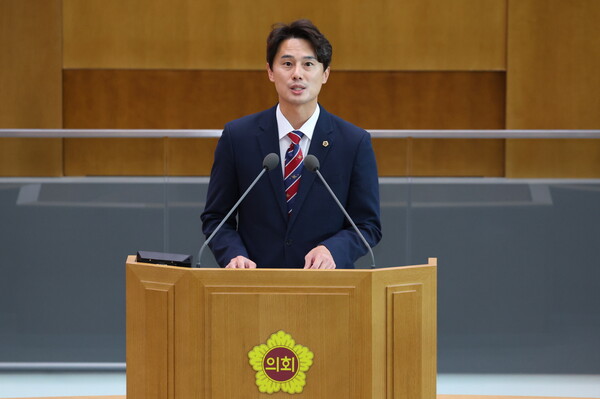 경기도의회가 설화·한복 등 전통문화 기반 콘텐츠 산업을 지원하는 전국 최초 조례를 제정했다. 사진은 황대호 위원장 (사진제공=경기도의회)