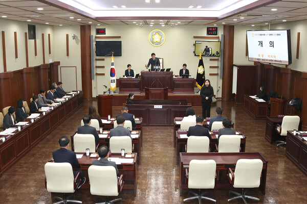  광명시의회가 2026년도 본예산안을 포함해 시정 전반을 점검한 제297회 제2차 정례회 일정을 모두 마무리했다. (사진제공=광명시의회)