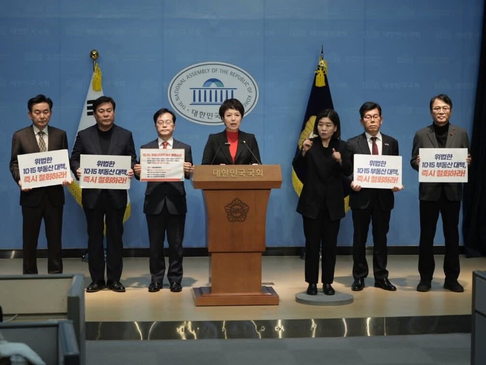 김은혜 국민의힘 국회의원은 26일 이재명 정부의 ‘10·15 부동산 대책’과 관련해 규제지역으로 지정된 서울·경기 10개 지역 주민 374명과 함께 행정처분 취소소송을 제기했다. (사진=김은혜 의원 페이스북)