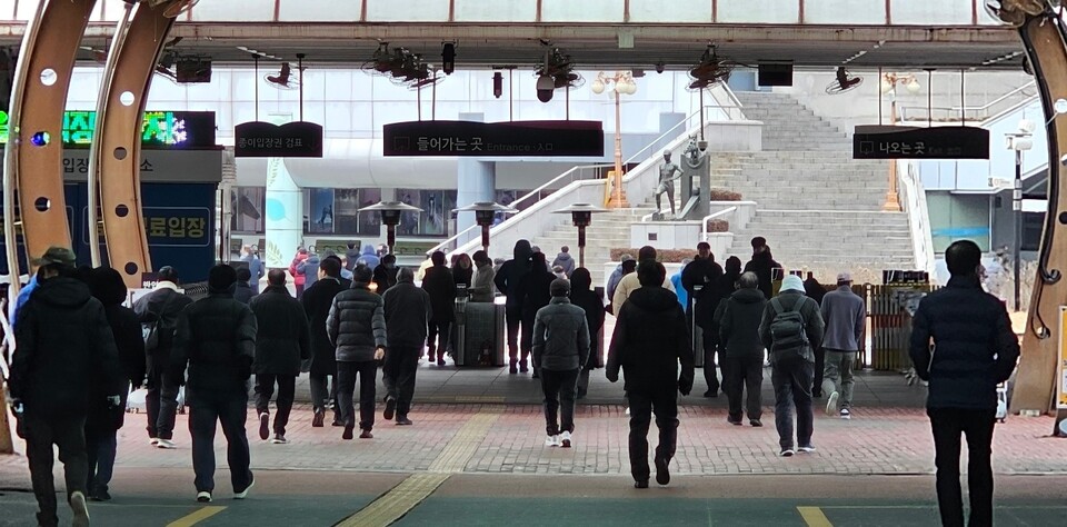 27일 오후 2시30분께 과천 렛츠런파크를 찾는 사람들. (사진=김광섭 기자)