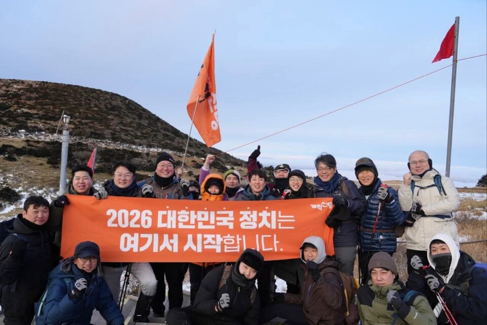 이준석가 2026년 새해를 맞아 정치 패러다임 전환의 필요성을 강조하며 “과학기술과 정책이 정치의 언어가 되는 원년이 돼야 한다”고 밝혔다. (사진=이준석 개혁신당 대표 페이스북)