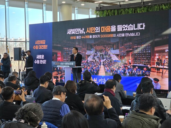 6일 오전 이재준 시장이 일월수목원 물빛누리홀에서 신년브리핑을 하고 있다. (사진=순정우 기자)