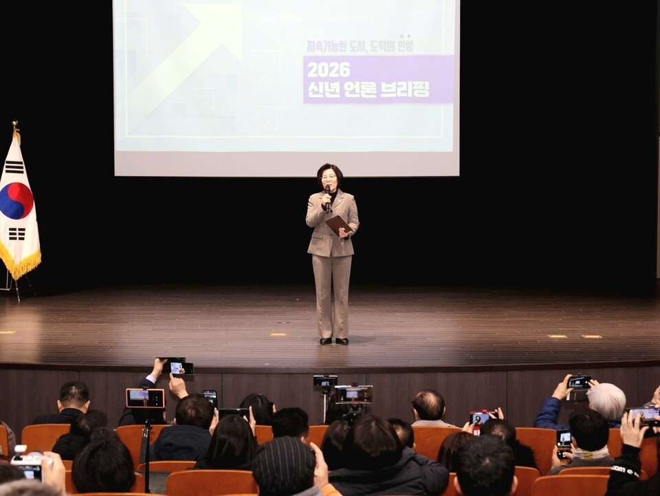 김보라 안성시장은 6일 언론 브리핑을 통해 2026년 시정 운영 방향을 발표하고, 올해를 기존 성과를 바탕으로 도시 경쟁력을 한 단계 끌어올리는 ‘승세도약(乘勢跳躍)’의 해로 규정했다. (사진제공=안성시)