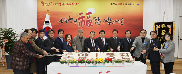 인천 옹진문화원이 지난 7일 문화원 대회의실에서 병오년 새해를 맞아 ‘2026년 신년인사회’를 개최했다. (사진제공=옹진군)