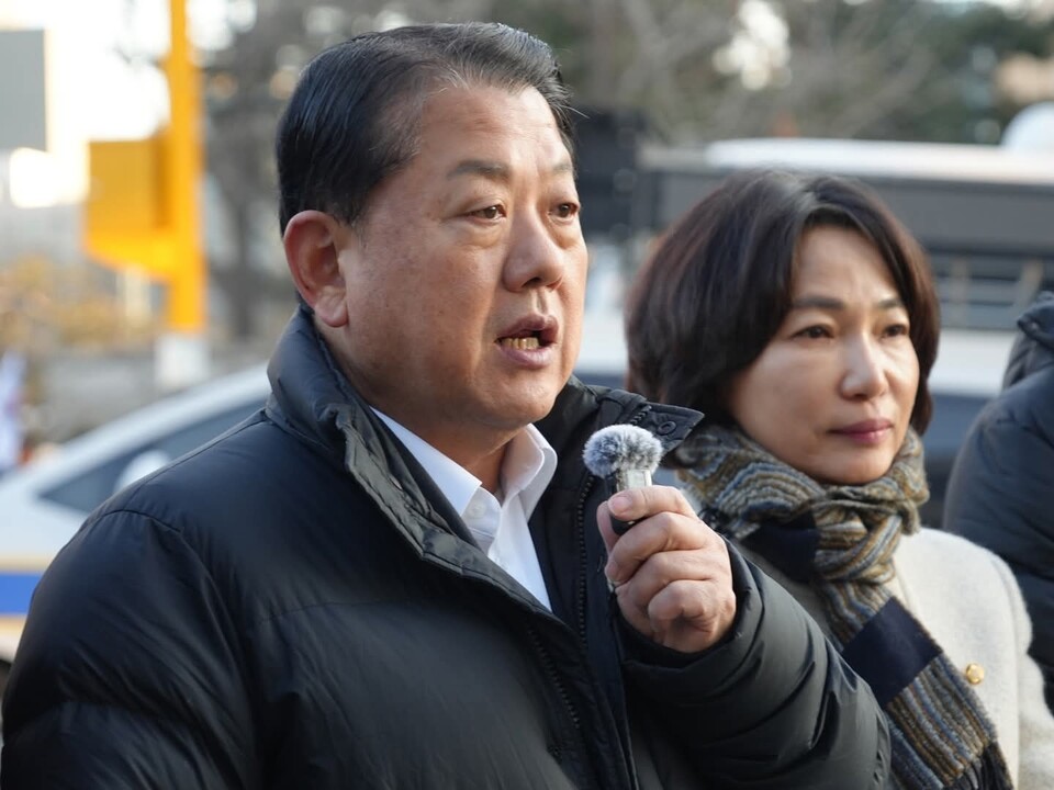 윤석열 전 대통령의 내란 혐의 사건에 대한 결심 공판이 13일 진행 중인 가운데, 더불어민주당 김병주 의원이 구형 연기를 문제 삼으며 “사법 정의에 대한 중대한 도전”이라고 비판했다. (사진=김병주 의원 페이스북)