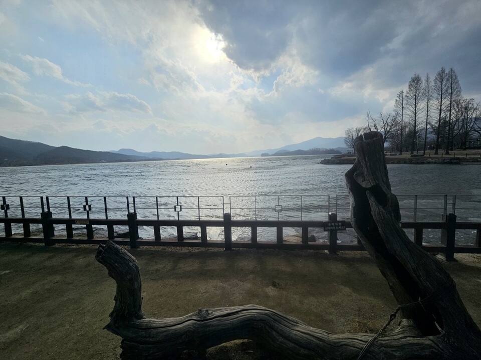 14일 수요일 수도권(인천, 경기 등) 지역은 낮부터 차차 흐려질 전망이다. 늦은 오후부터 밤사이 경기북부지역을 시작으로, 밤에는 그 밖의 수도권 곳곳에 0.1㎜ 미만의 빗방울이 떨어지거나 0.1cm 미만의 눈이 날리는 곳이 있겠다. (사진=중앙신문 DB)
