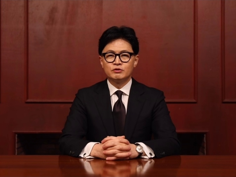 국민의힘 전 당 대표인 한동훈이 18일 자신의 페이스북에 영상 메시지를 올리고, 자신을 둘러싼 당 징계에 대해 “명백한 조작이자 정치보복”이라고 주장했다. (사진=한동훈 전 대표 페이스북)