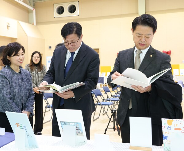 도성훈 교육감이 지난 16일 김영호 국회 교육위원장과 서구 소재 인천서로꿈유치원을 방문하여, 읽걷쓰 교육 우수 사례를 확인하고 교육 현장의 생생한 의견을 청취했다. (사진제공=인천시교육청)